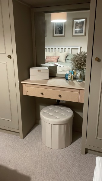 Does anyone have a vanity area? If so, pic please?