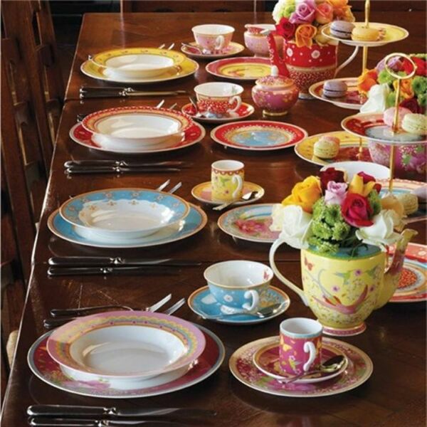 The Only True Dinner Plates Are White
