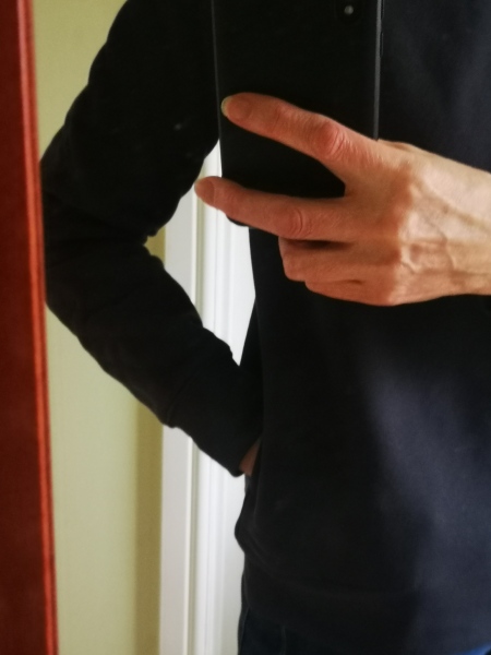 I bought a cheap sweatshirt in Costco yesterday and it has pockets!