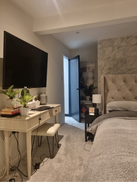 Does anyone have a vanity area? If so, pic please?
