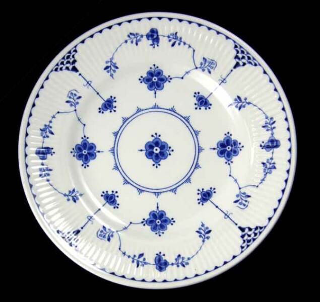 The Only True Dinner Plates Are White