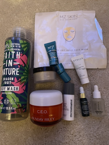 Feel the temptation to indulge in beauty treats? Is your collection overflowing with treasures? Come unite with fellow beauty enthusiasts in this lovely group!