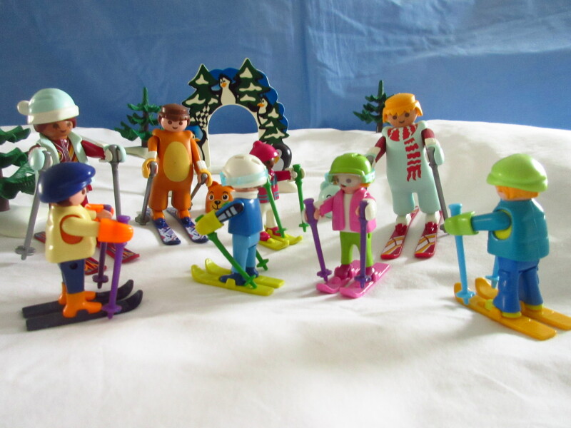 It's winter holiday time for the Playmobil people in our house...