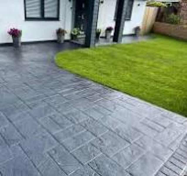 Can anyone talk to me about driveway material options?