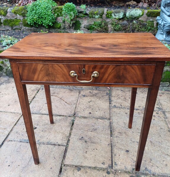 Does anyone have a vanity area? If so, pic please?