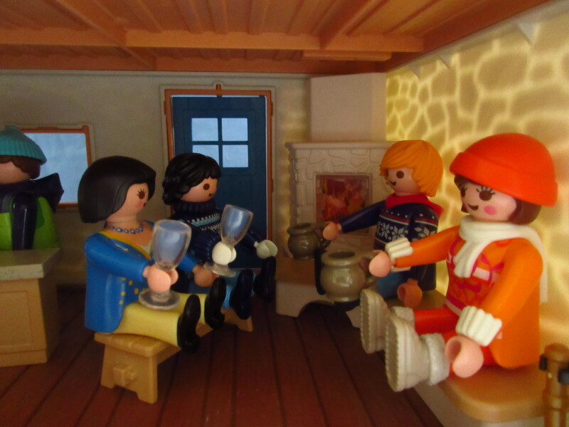 It's winter holiday time for the Playmobil people in our house...
