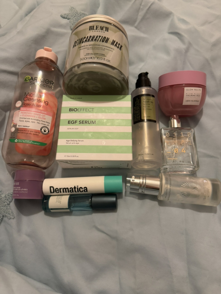 Feel the temptation to indulge in beauty treats? Is your collection overflowing with treasures? Come unite with fellow beauty enthusiasts in this lovely group!