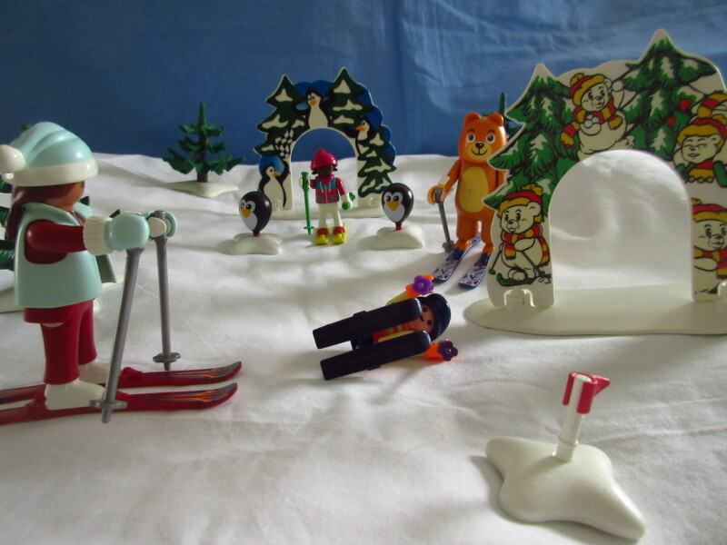 It's winter holiday time for the Playmobil people in our house...