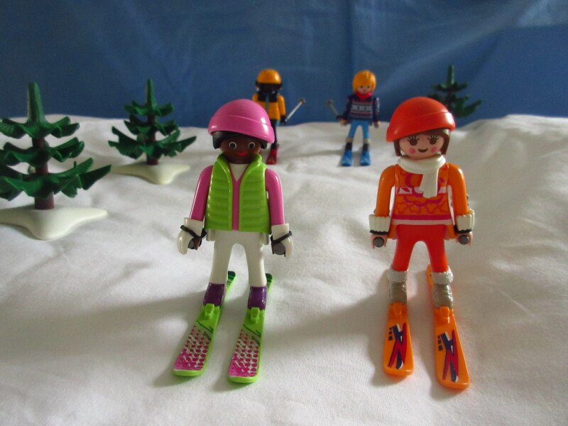 It's winter holiday time for the Playmobil people in our house...