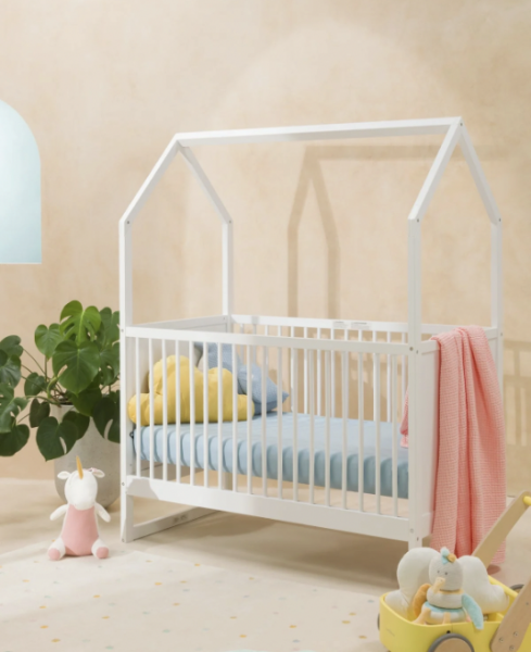 House-style cotbed?
