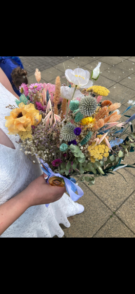 Dried/artificial flowers for wedding