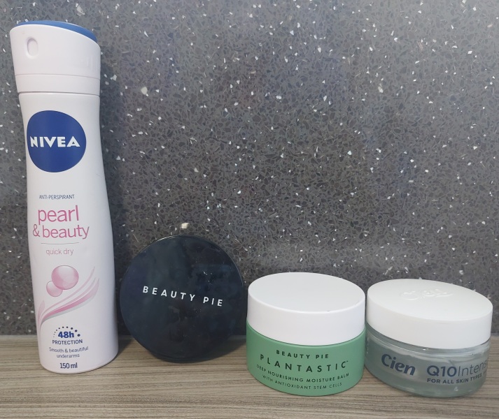 Feel the temptation to indulge in beauty treats? Is your collection overflowing with treasures? Come unite with fellow beauty enthusiasts in this lovely group!