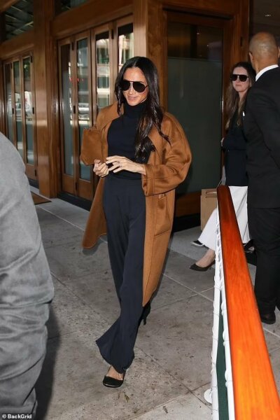 Meghan, Duchess of Sussex spotted out and about, part 3