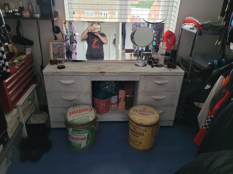 Does anyone have a vanity area? If so, pic please?
