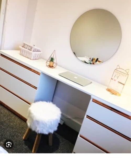 Does anyone have a vanity area? If so, pic please?