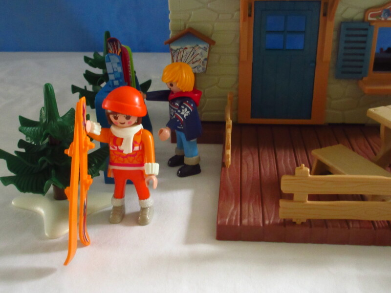 It's winter holiday time for the Playmobil people in our house...