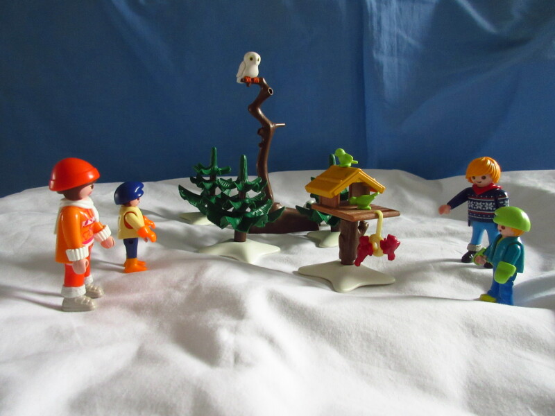 It's winter holiday time for the Playmobil people in our house...