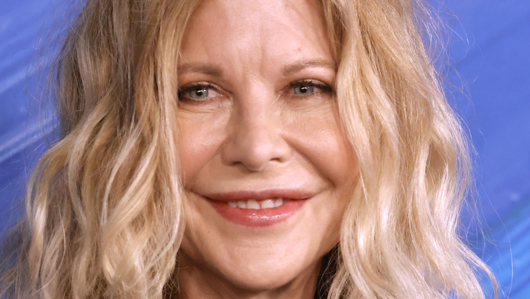 What is with this new 'Joker style' mouth trend?..