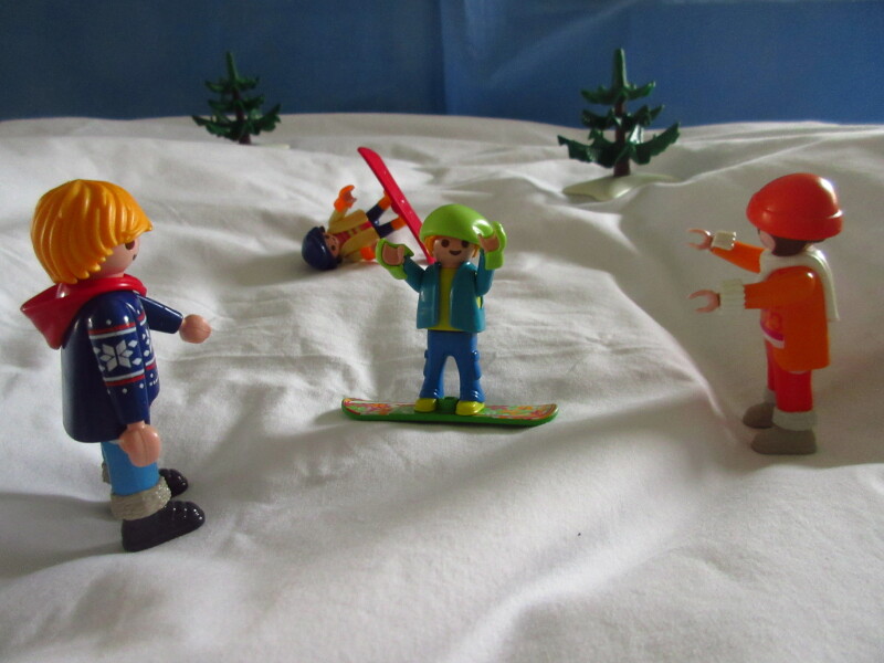 It's winter holiday time for the Playmobil people in our house...