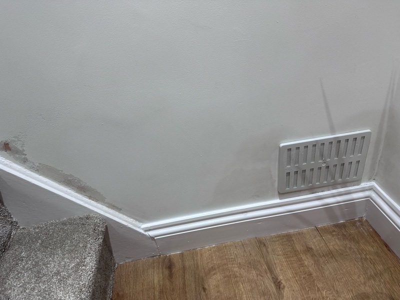Air vent in wall