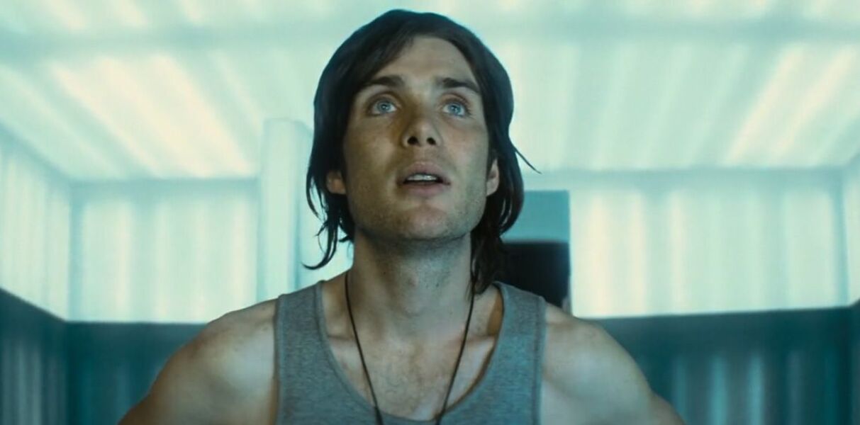 Celebrities that everyone diss attractive but you don't