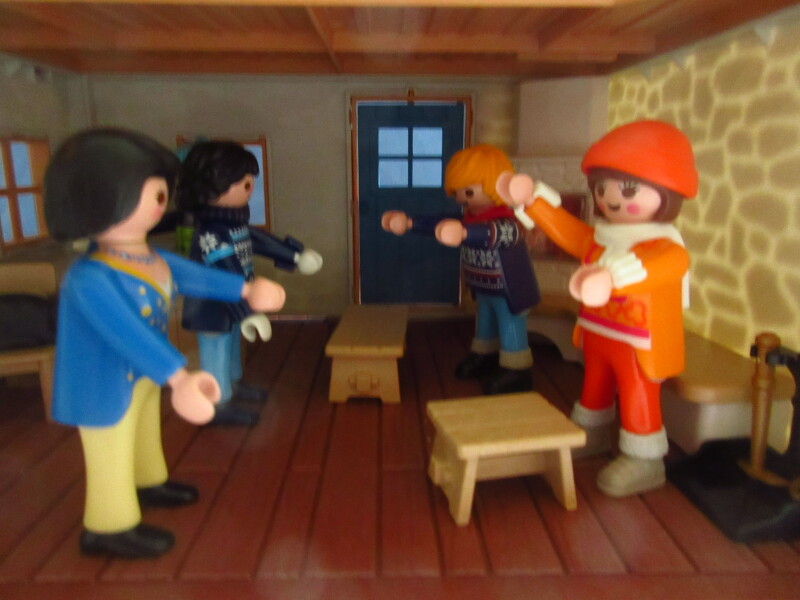 It's winter holiday time for the Playmobil people in our house...
