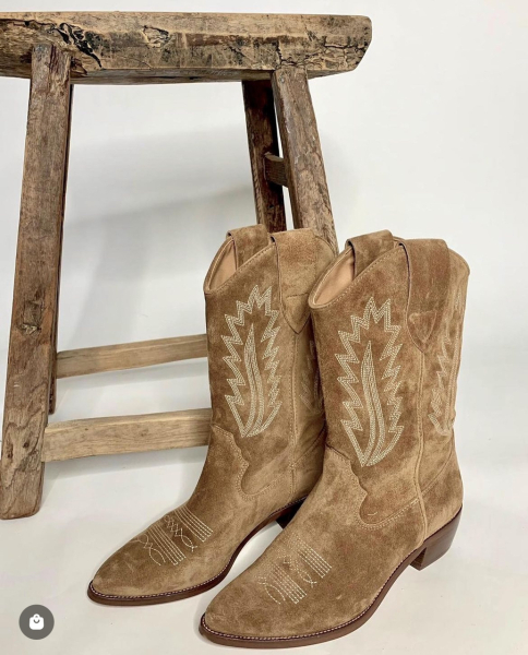 Short cow boy boots for 50 yr old