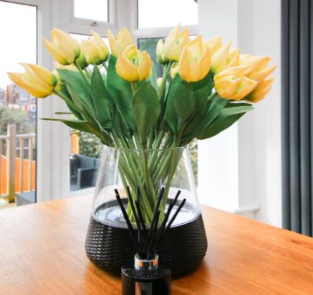 help to find this vase