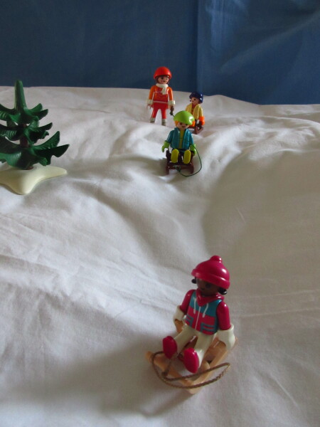 It's winter holiday time for the Playmobil people in our house...