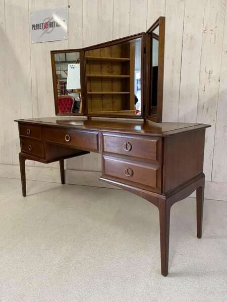 Does anyone have a vanity area? If so, pic please?