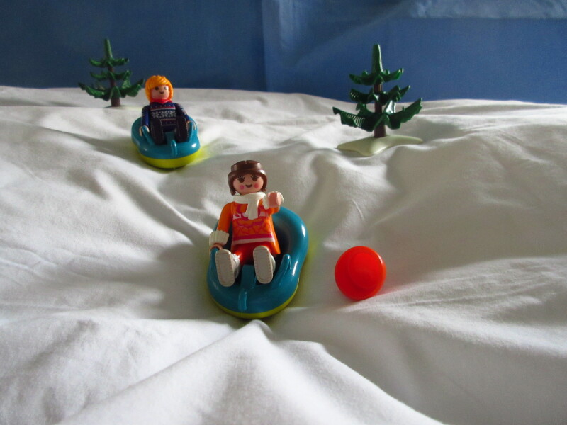 It's winter holiday time for the Playmobil people in our house...