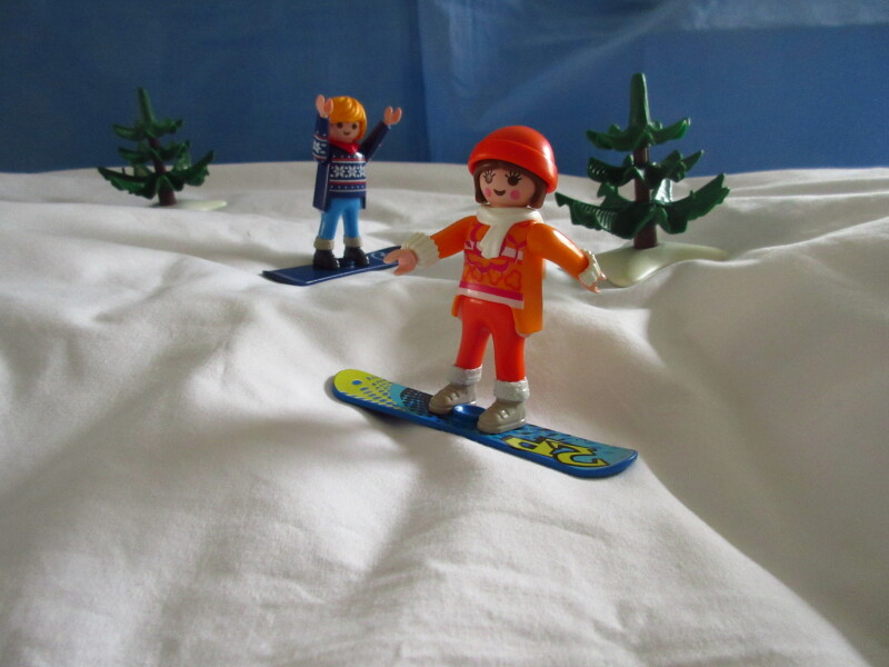 It's winter holiday time for the Playmobil people in our house...