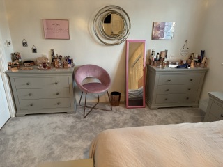 Does anyone have a vanity area? If so, pic please?