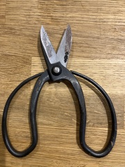 Repair rusty fancy scissors