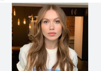 What hair colour would you say my daughter is ?