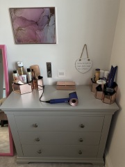 Does anyone have a vanity area? If so, pic please?