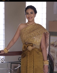 Royal Style: Tea and Tiaras - no stylish woman left behind!