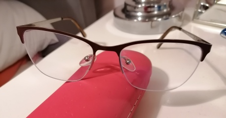 Self conscious switching from contacts to glasses