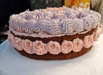 AIBU to put buttercream in a double layer victoria cake?