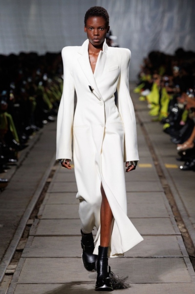 Les Parisiennes des Mamanset: On the Advent of Newness