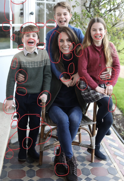 Kate's photo appears "manipulated"?