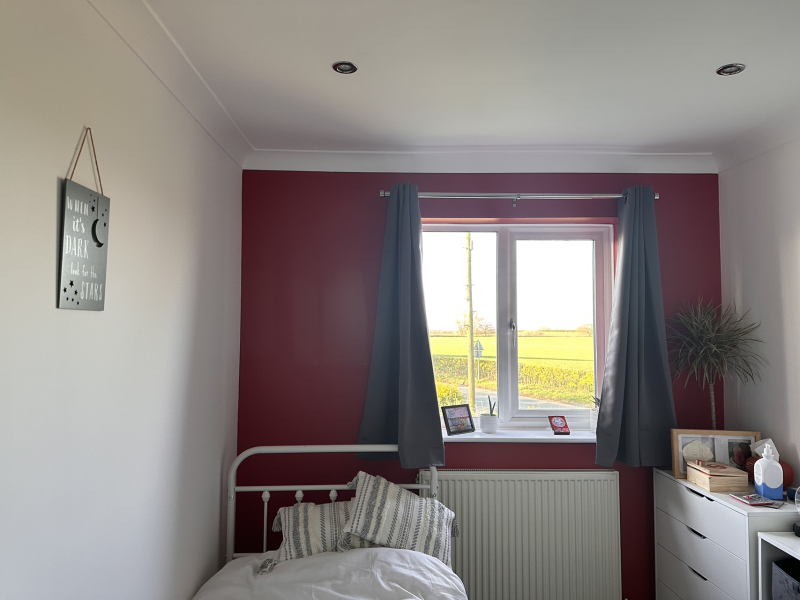 Dd wants a red bedroom.