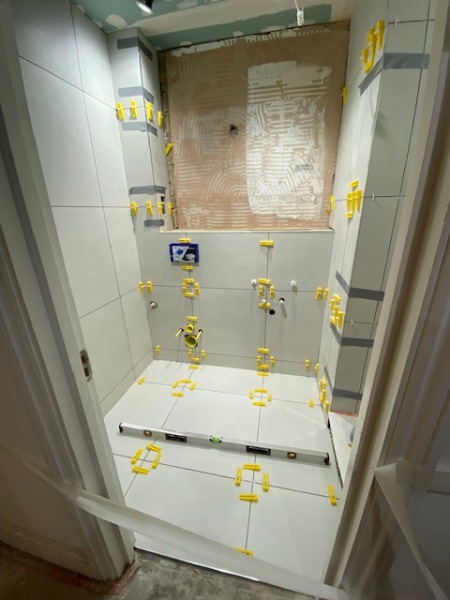 Help please choosing kitchen tiles and  bathroom grout colour
