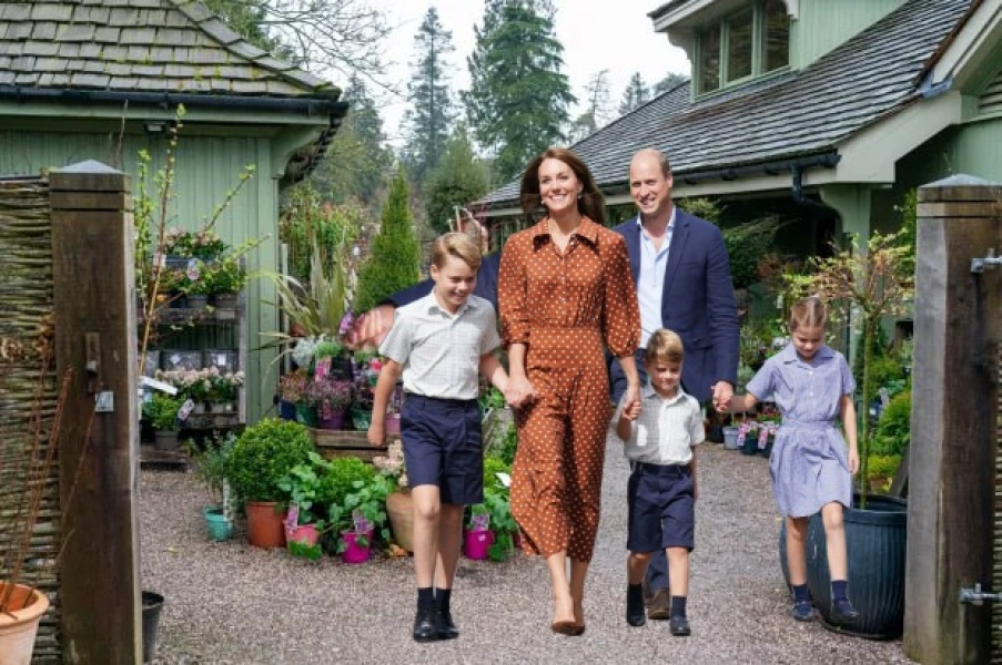 HRH Kate out and about with her family, Sunday
