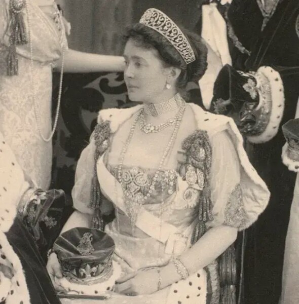 Royal Style: Tea and Tiaras - no stylish woman left behind!