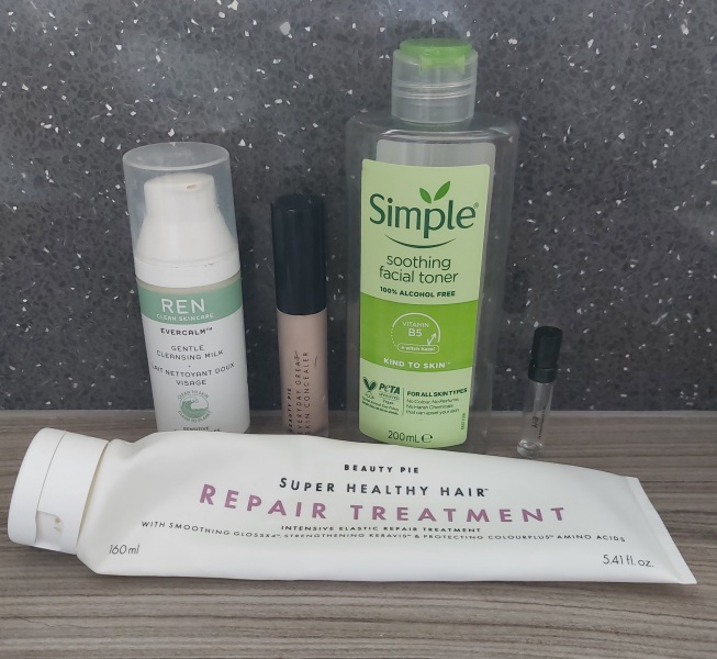 Feel the temptation to indulge in beauty treats? Is your collection overflowing with treasures? Come unite with fellow beauty enthusiasts in this lovely group!