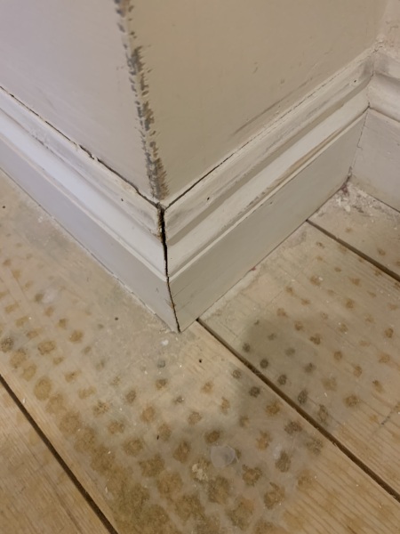 Fixing Skirting board