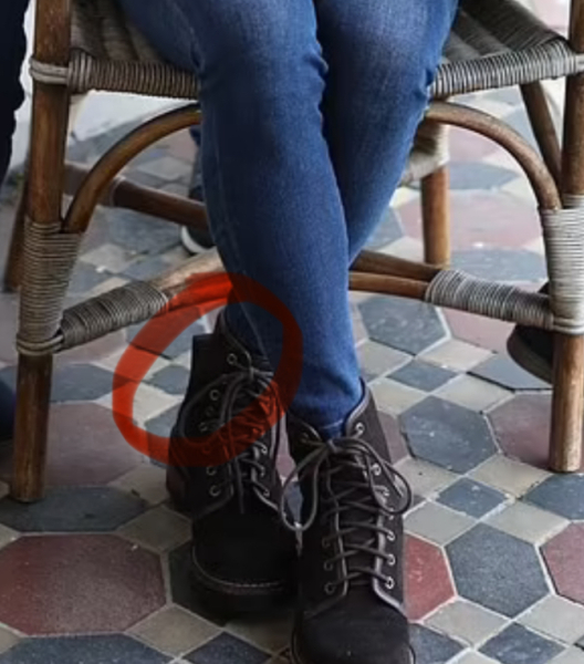 Kate's photo appears "manipulated"?