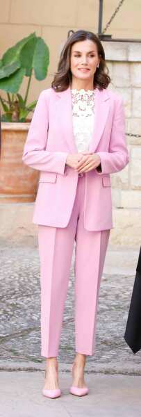 Royal Style: Tea and Tiaras - no stylish woman left behind!