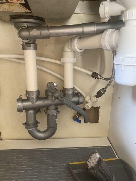 Help ! Where do I connect dishwasher drain hose?